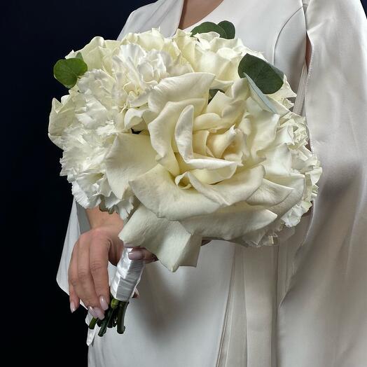 Свадебный букет невесты из Белых Французских Роз и Диантуса