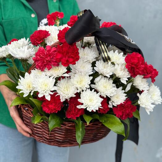 Корзина с цветами для возложения