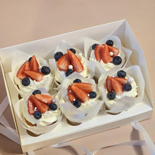 Cupcakes with fresh berries, 6 pieces