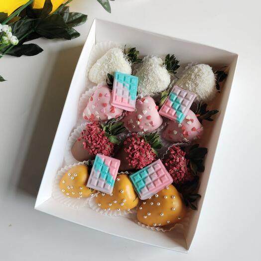 Клубника в шоколаде 12 шт набор 28