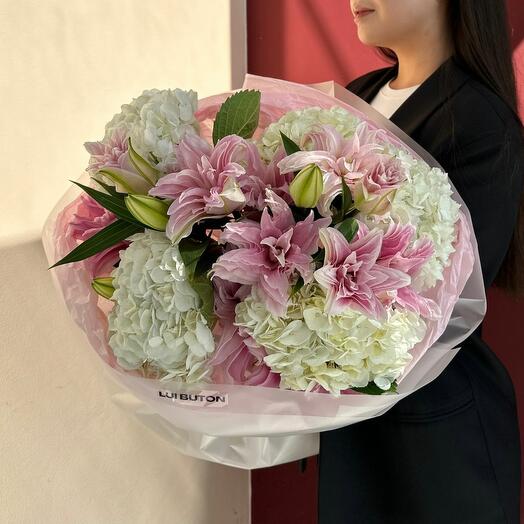 Букет "Лилии и гортензии"