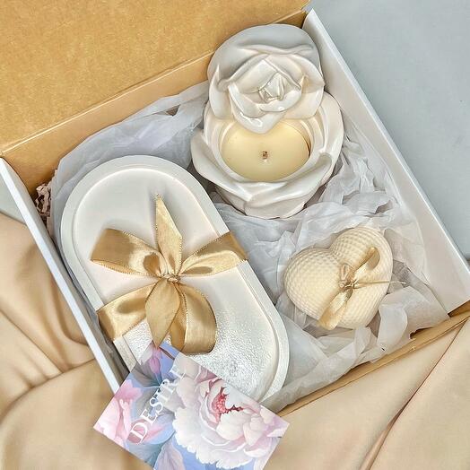 Подарочный набор с Ароматической  свечей Роза личи инжир