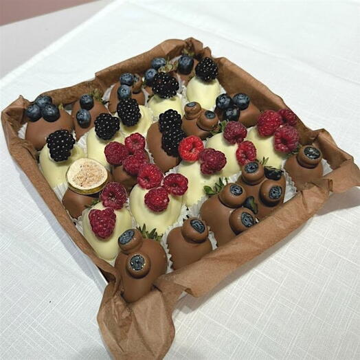 Коробка счастья - клубника в шоколаде