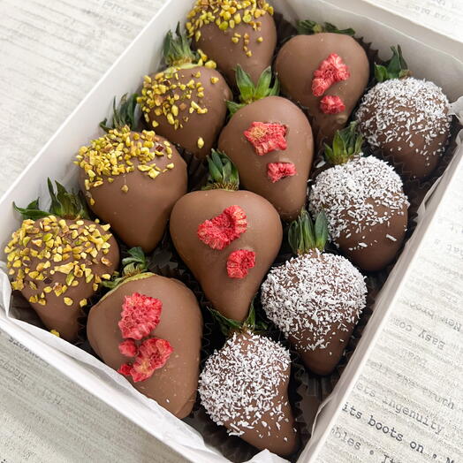 Fresas en chocolate con leche 12 piezas