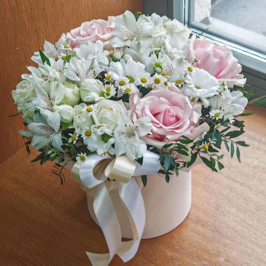 Цветы в коробке "Легкая нежность"