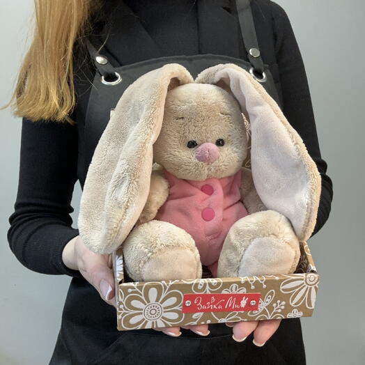 Мягкая игрушка зайчик Мия в розовой кофте