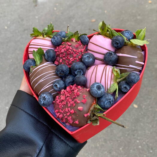 Сердце клубники в шоколаде