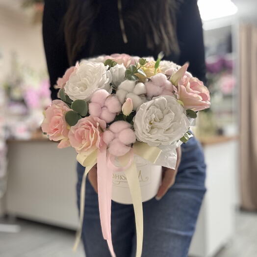 Композиция интерьерная бело-розовая