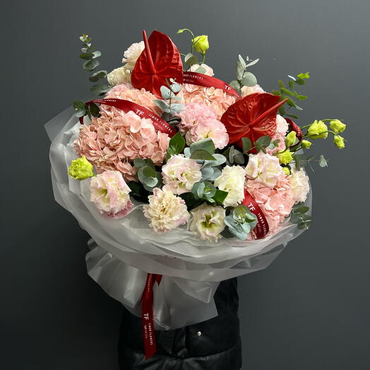 Премиум букет с Антуриумом, гортензией и лизиантусами
