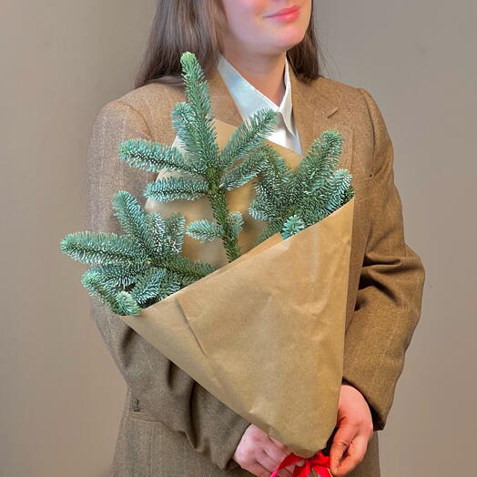 Ветка нобилиса в крафте – новогодний интерьерный акцент с доставкой по Москве