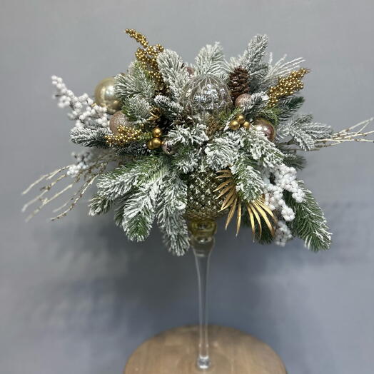 Композиция из искуственной хвои «брызги шампанского»