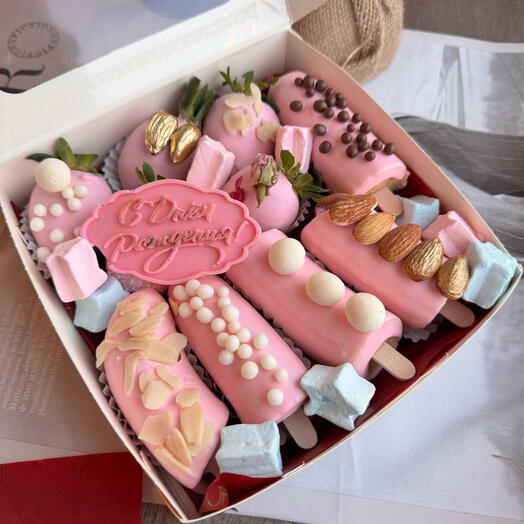 Набор из клубники и бананов в белом шоколаде