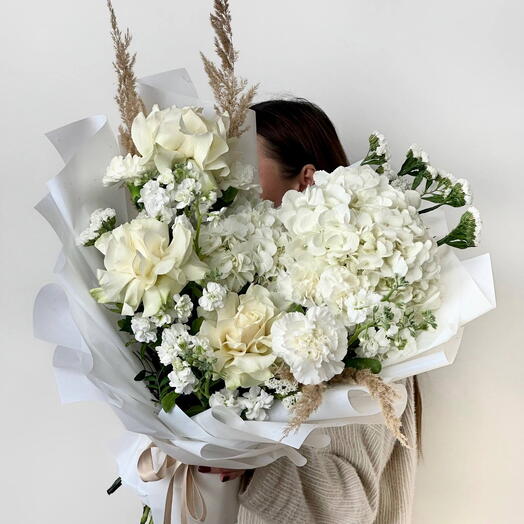 Сборный букет с горетнзией, гвоздикой, французской розой Bouquet 104 Moscow