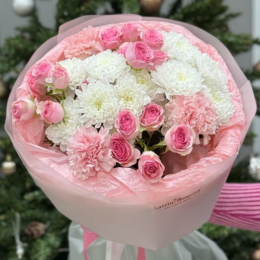 «Розовый пломбир» с кустовыми розами