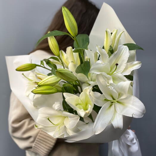 Букет из 3 белых лилий с запахом