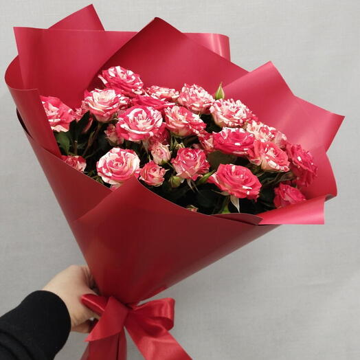 Букет кустовых роз, небольшой букет комплимент