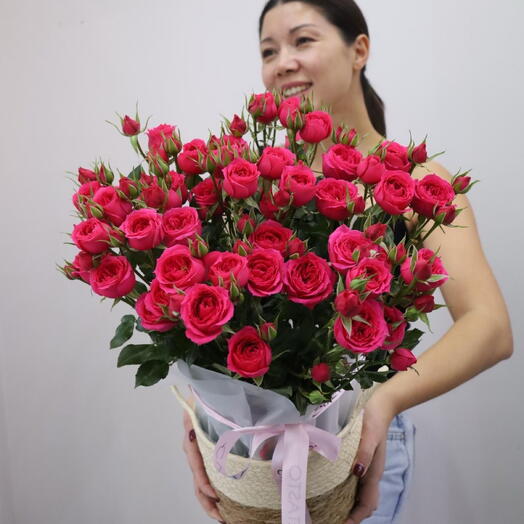 Корзина с высокой кустовой розой М