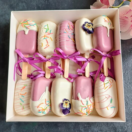 Подарочный набор чизкейков на палочке с разными начинками в подарок к празднику