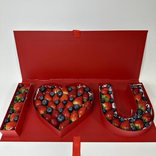 Клубника в коробке «I LOVE YOU»
