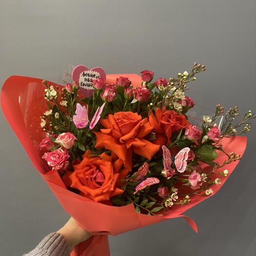 Букет с французкой розой и пестрой кустовой «Любовь»