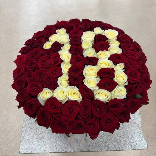 «Цветы в коробке с цифрой 18 (101 роза)»