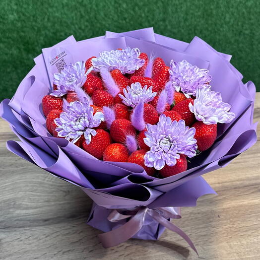 Клубничный букет с сухоцветами 💜