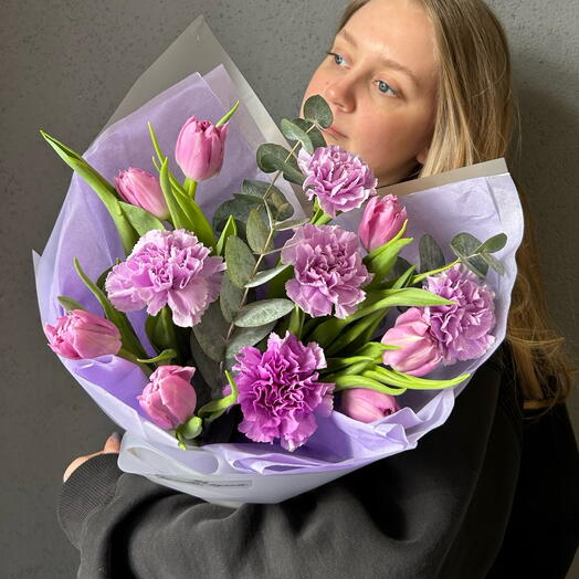 Букет «Лилу» (тюльпаны, диантусы,эвкалипт)