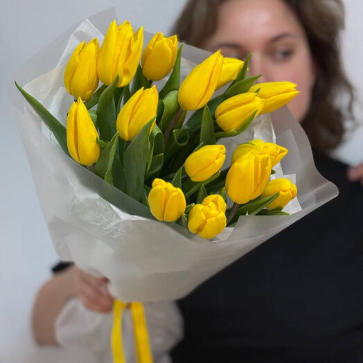 Букет из 15 желтых тюльпанов