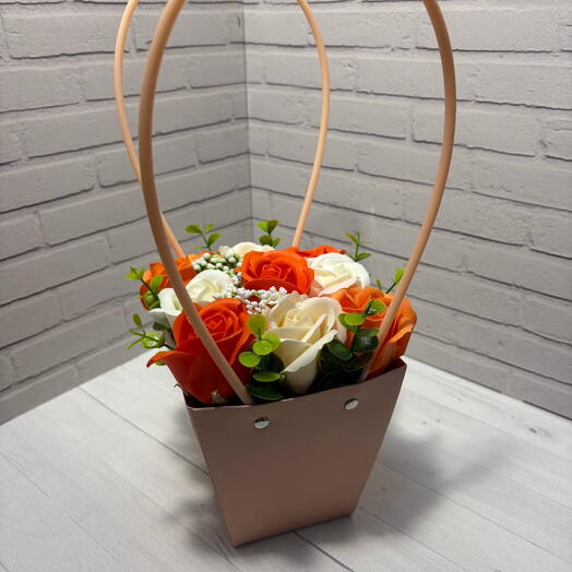 Корзинка розы из мыла "огонёк"