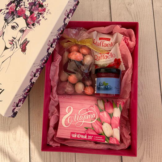Набор подарочный с чаем «8 марта»