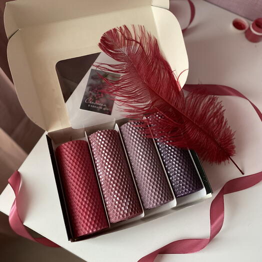 Подарочный набор медовых свечей в малиново-фиолетовых оттенках