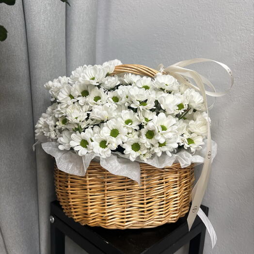 Корзинка с ромашками