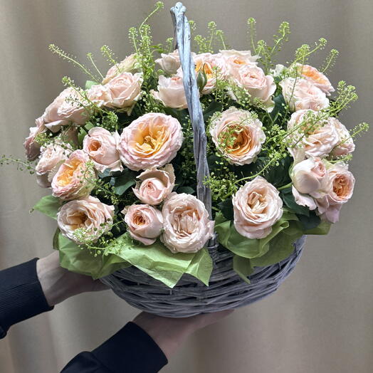 Корзина с розами