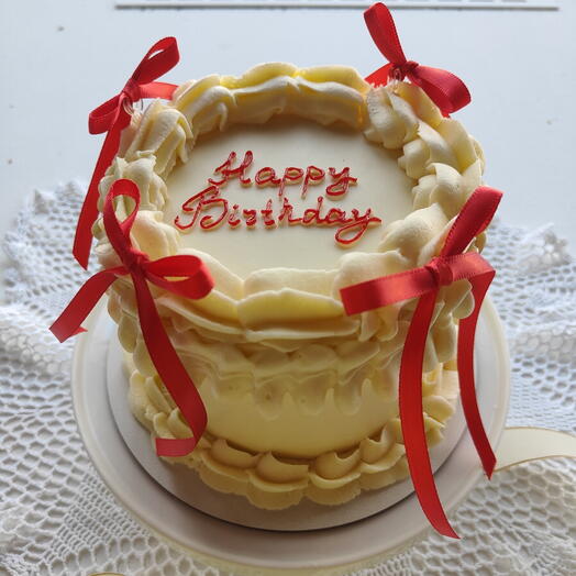 Трендовый Торт 1,2кг ламбет (кремовые рюши) с красными бантиками HappyBirthday в подарок