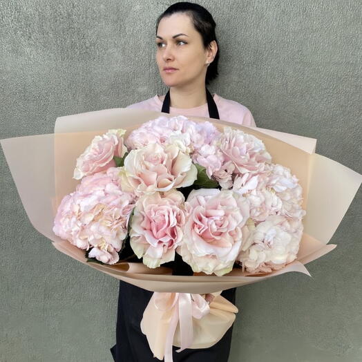Bouquet of Hydrangeas with French rose