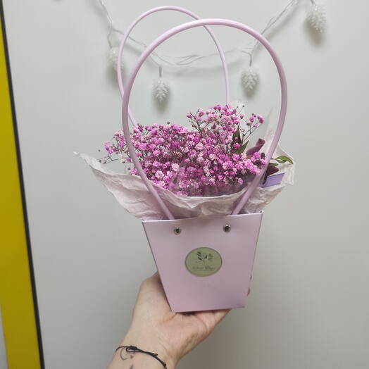 Цветы в коробке комплимент