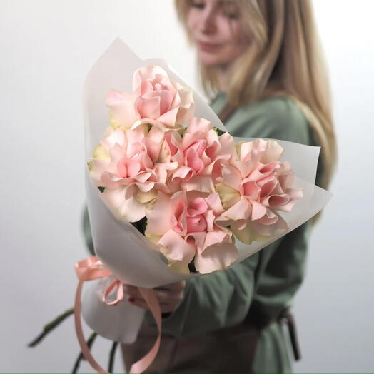 Delicado ramo de 5 rosas francesas Rosadas