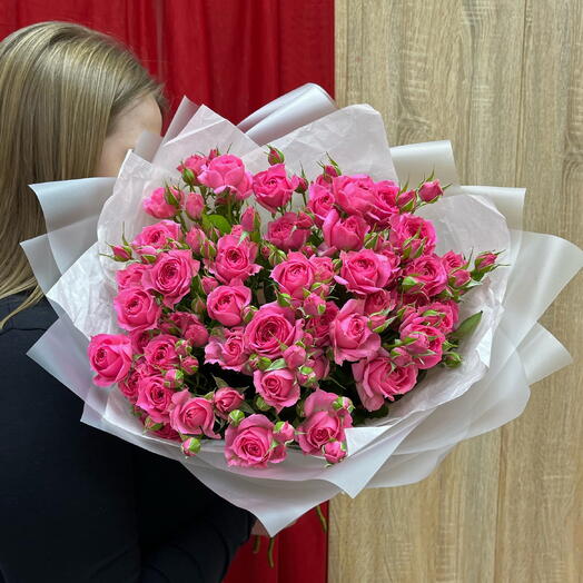 Букет из 9 розовых кустовых роз