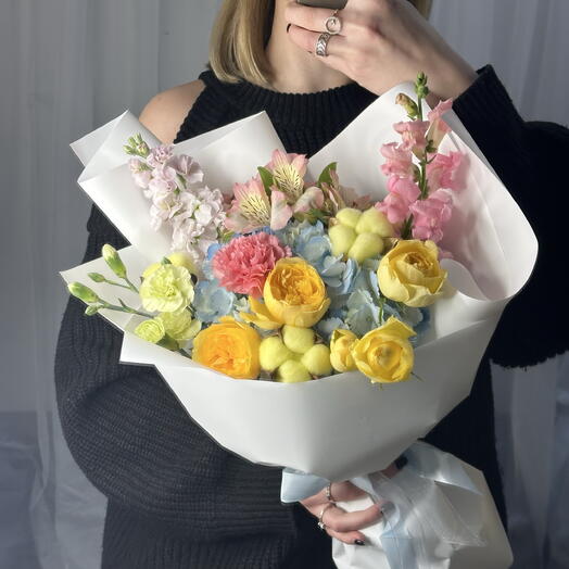 Дофаминовый букет (кустовая пион.роза, диантус, гортензия, маттиола)