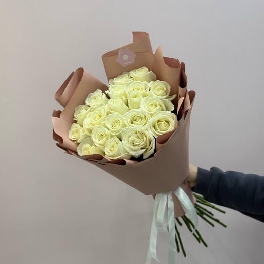Букет из 19 белых роз Эквадор