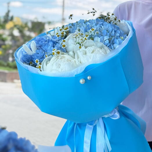 Нежный букет с пионами и гортензией 🩵