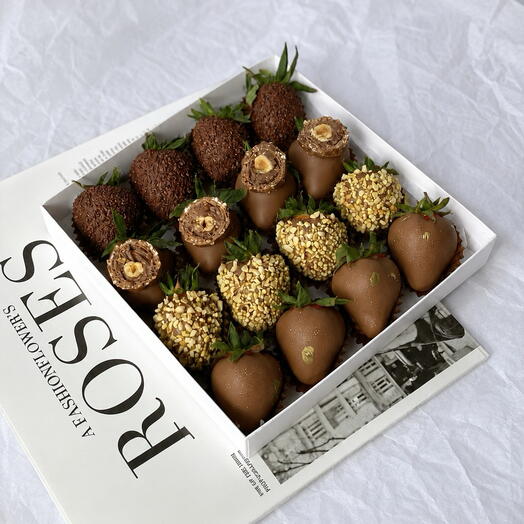 Luxury Belgian Chocolate Strawberry Collection (16 pcs)