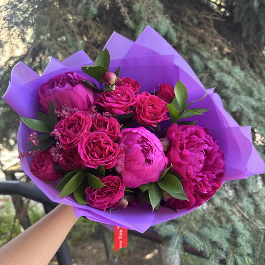 Малиновый с пионами💜