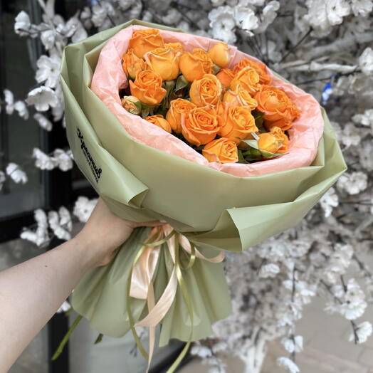 Моно букет из оранжевой кустовой розы 🧡