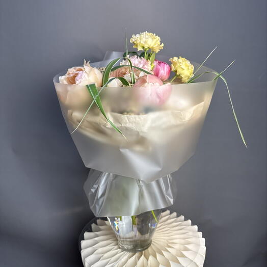 Букет с пионами coral sanset