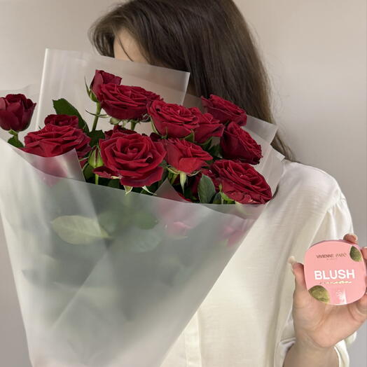 Букет кустовых роз In love 5 шт. + подарок от Vivienne
Sabo - румяна MACARON