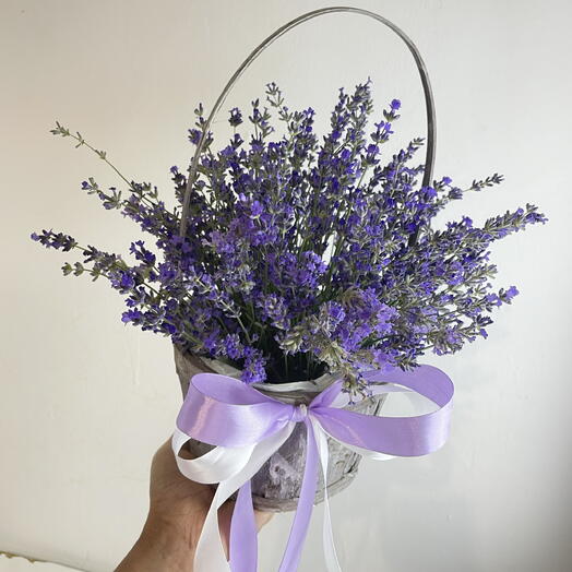 Корзина с лавандой