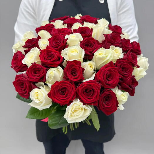 Розы белые и красные 51 штука 🌹