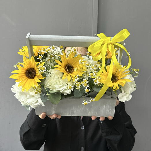 Композиция с белой Гортензией и Подсолнухами 🌼