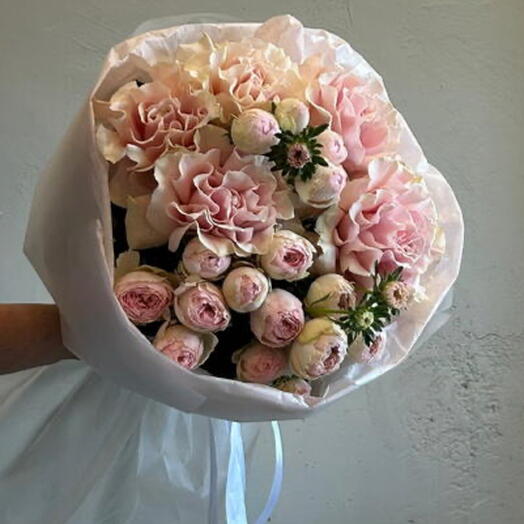 Букет с французскими и кустовыми розами